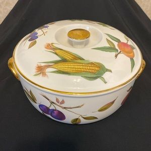 Royal Worcester Evesham Gold Round Covered Casserole, 3 Quart, 8.5” x 4”